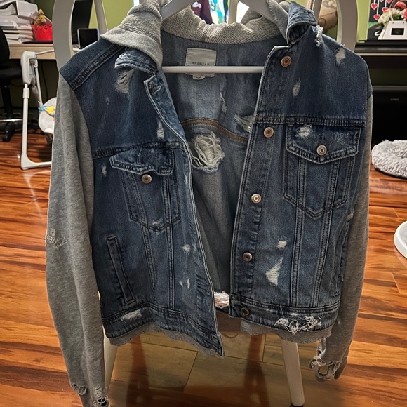 American Eagle Jean Jacket Grey Sleeves - Picture 2 of 3